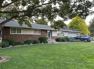 101 Meadow Ln, Hesston, KS 67062