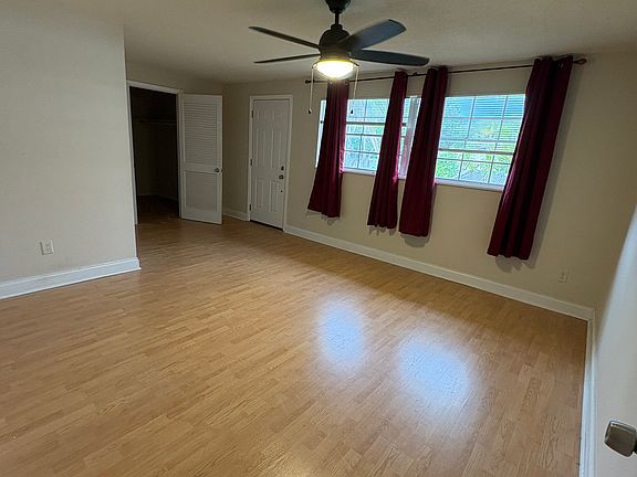 5th image of 353 Colonial Ct
