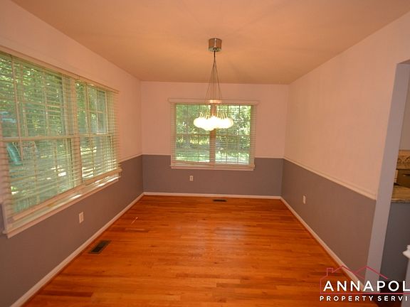 4th image of 400 Duvall Ln