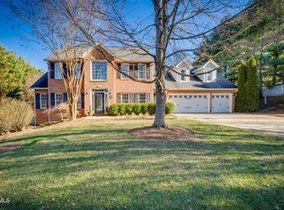 114 Surrey Ln, Johnson City, TN 37604