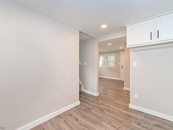 5th image of 345 Hyacinth Ave