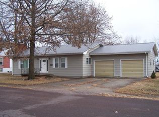 320 N Central St, Slater, MO 65349