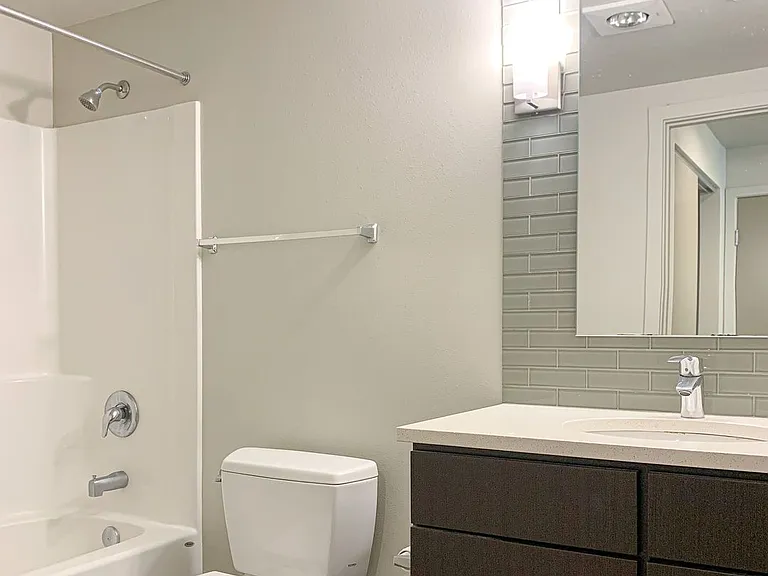 2400 E Boston St — Photo 10