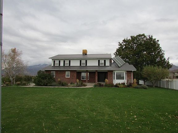 2nd image of 1429 S Sunset Dr #Basement