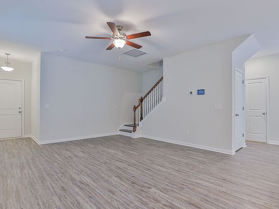 5th image of 764 Shull St