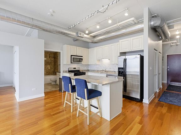 4th image of 740 W Fulton St APT 1303