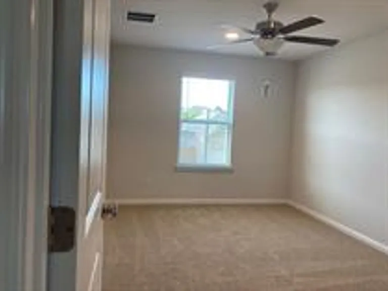 136 Green Knoll Ln — Photo 11