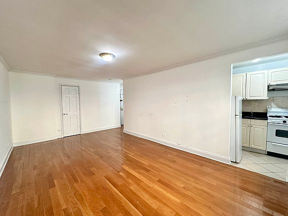 3rd image of 135 E 17th St #2Q