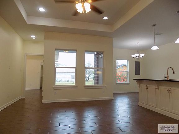 3rd image of 414 E Oleander Ave