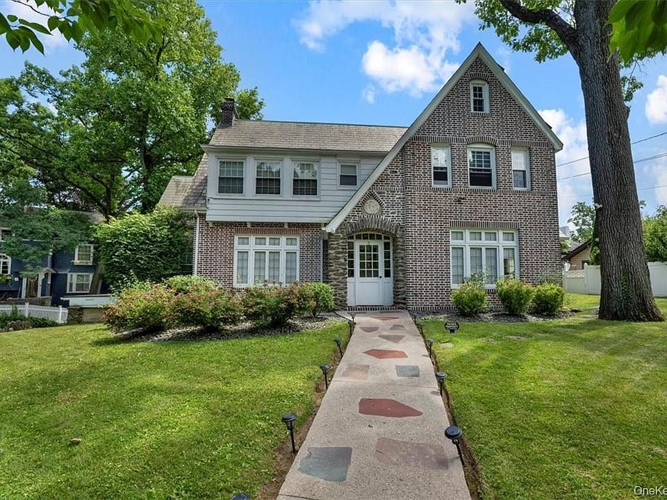 1st image of 2 Rockland Avenue