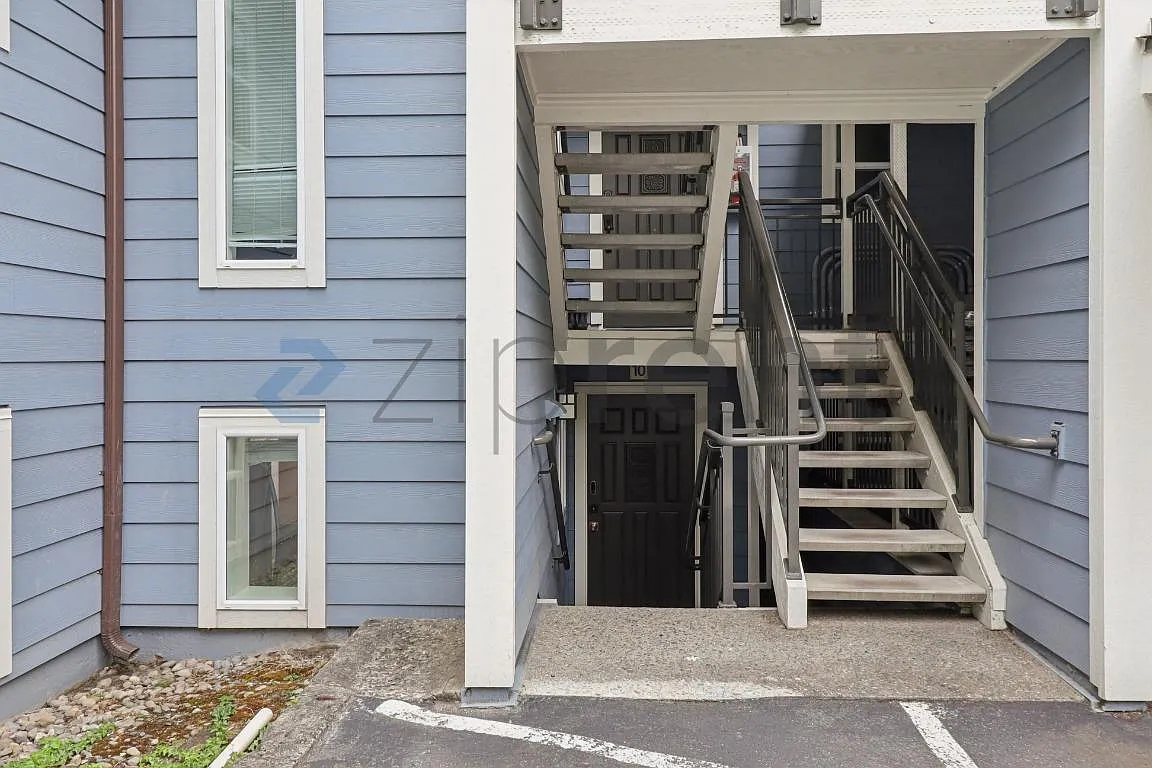2 bed, 1.5 bath, 1001 sqft, $2,625 — Photo 2