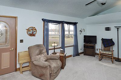 4th image of 2327 E East Ave