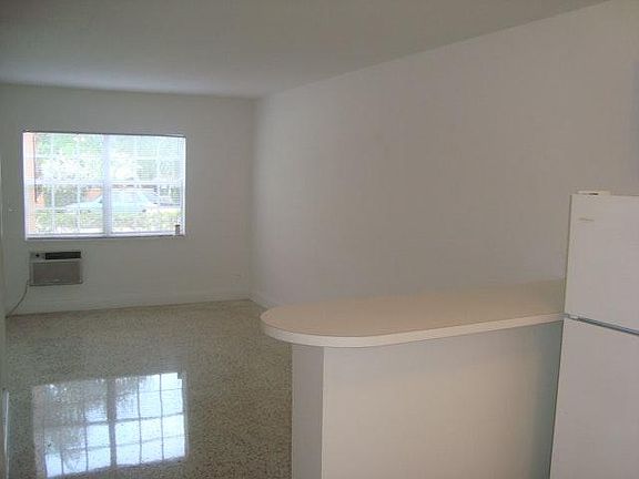 4th image of 33 Salamanca Ave APT 1