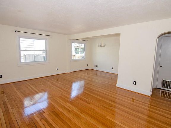 3rd image of 1509 Longwood Dr