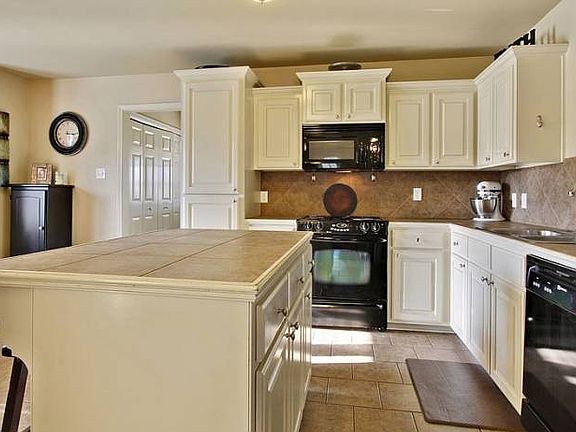 3rd image of 12241 Creekside Dr
