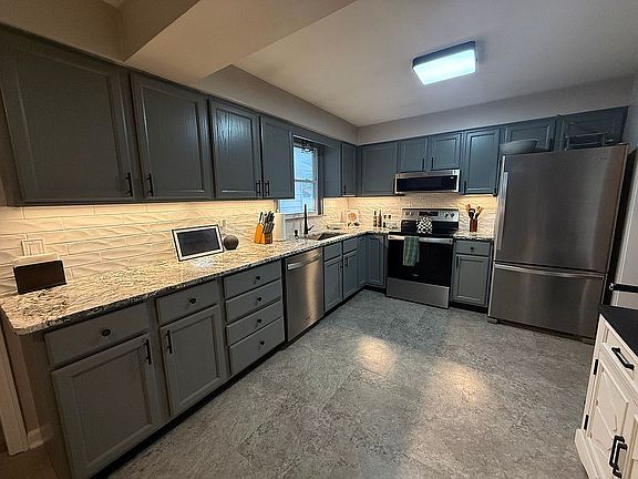 4th image of 1265 Valley View Dr