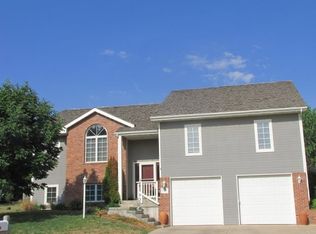 2201 SW Pondview Dr, Topeka, KS 66614