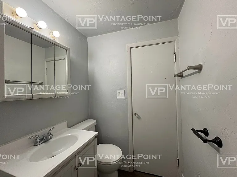 1929 S 10th St — Photo 12