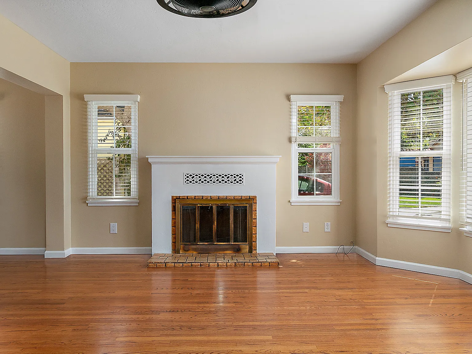 2 bed, 932 sqft, $2,750 — Photo 3