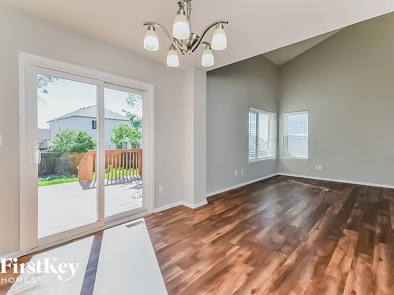 4663 Bittercreek Dr — Photo 4