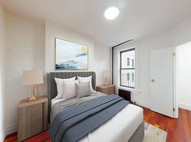 208 E 82nd St, New York, NY