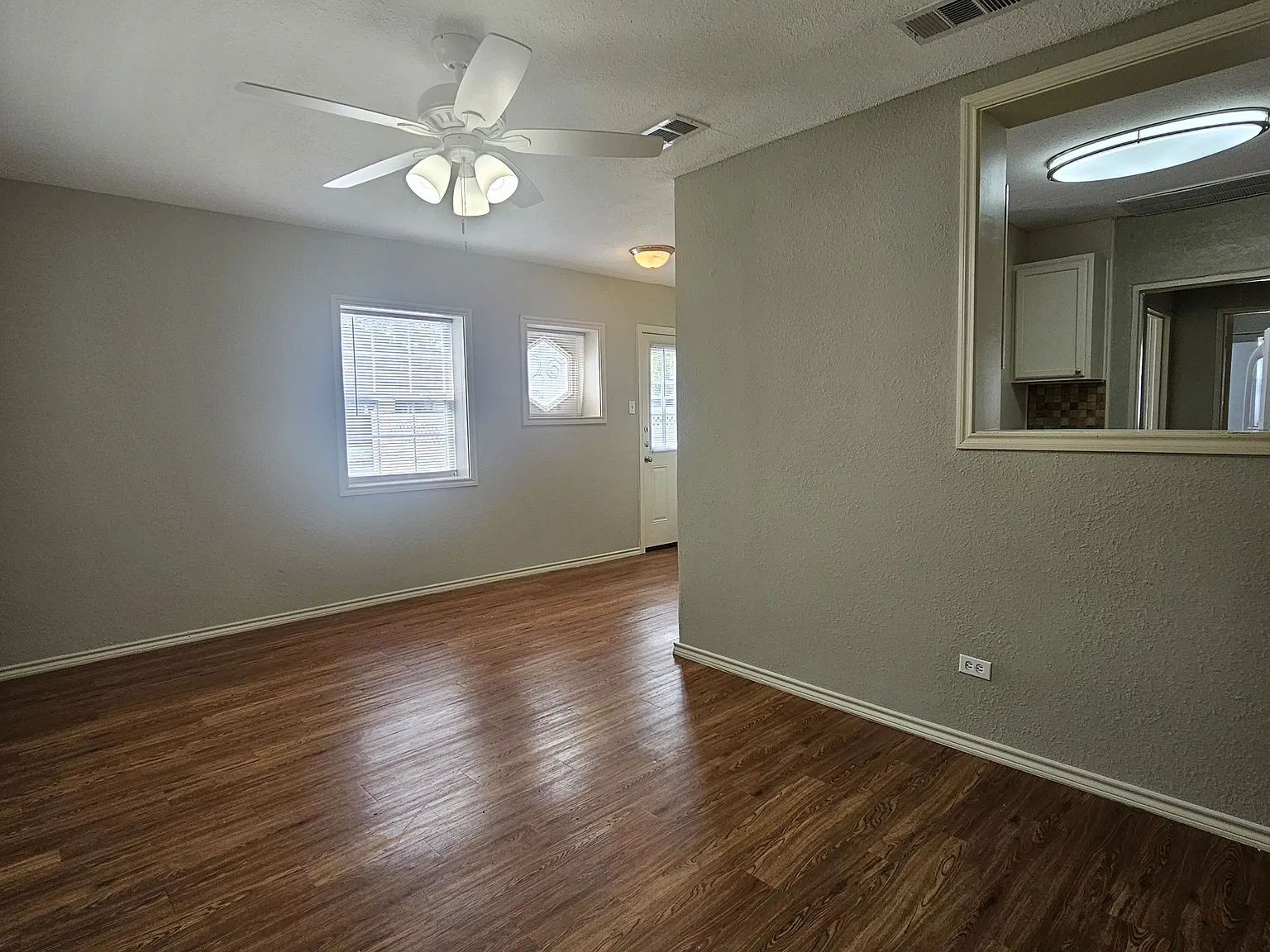 1 bed, 700 sqft, $1,445 — Photo 2