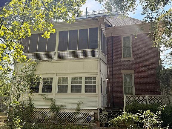 5th image of 850 N Main St