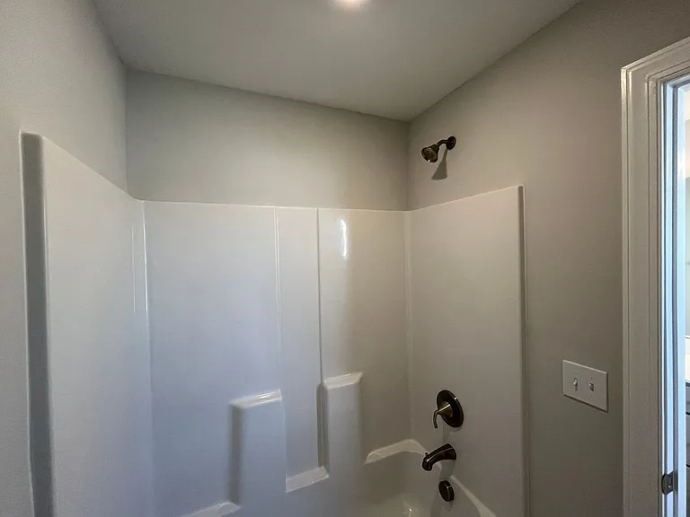 816 Challenger Ln — Photo 30