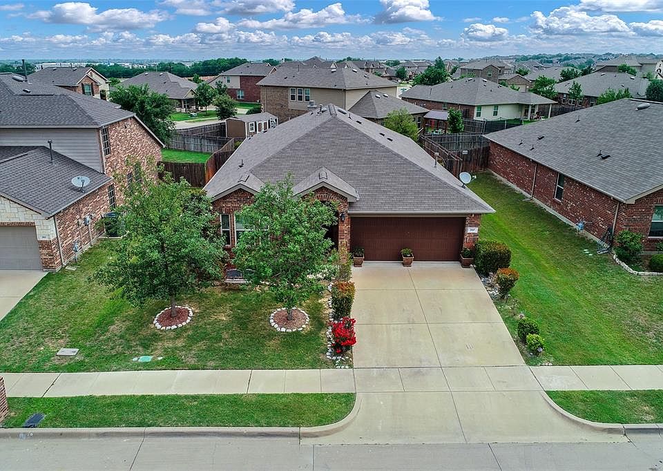 1st image of 307 Coral Vine Ln