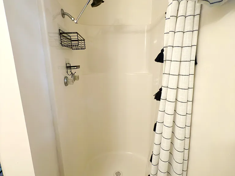 446 N 8th St #A — Photo 15