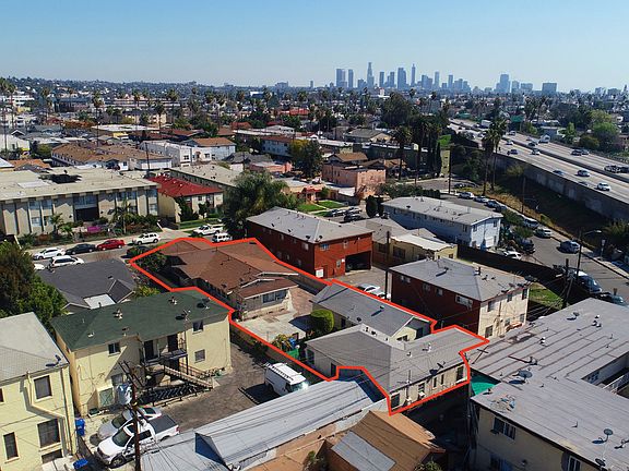 3rd image of 923 N Ardmore Ave