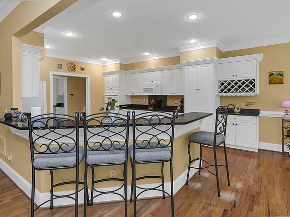 4th image of 101 Autumn Oaks Ln