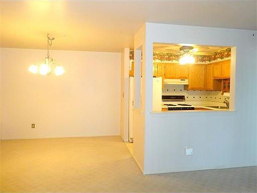 4th image of 526 Waterford Dr #526