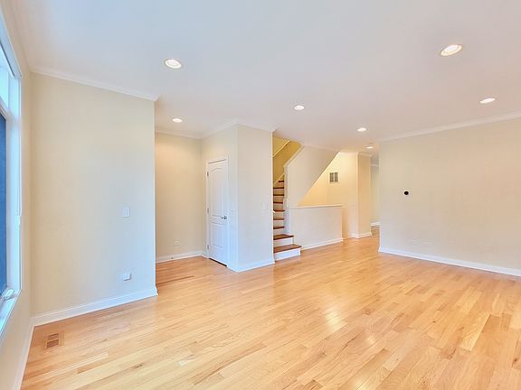 4th image of 2810 S Grove St