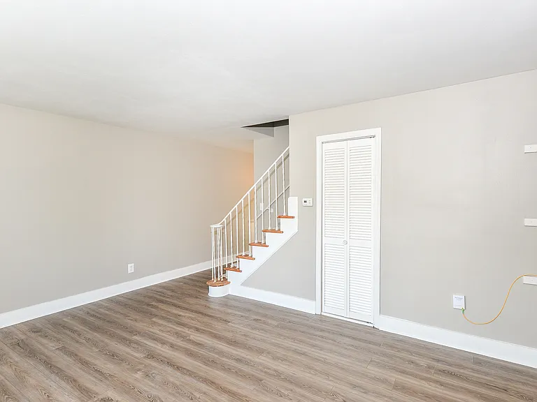 621 Village Place North Dr — Photo 5