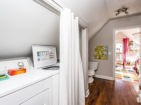 5th image of 828 W Buckingham Pl #1018