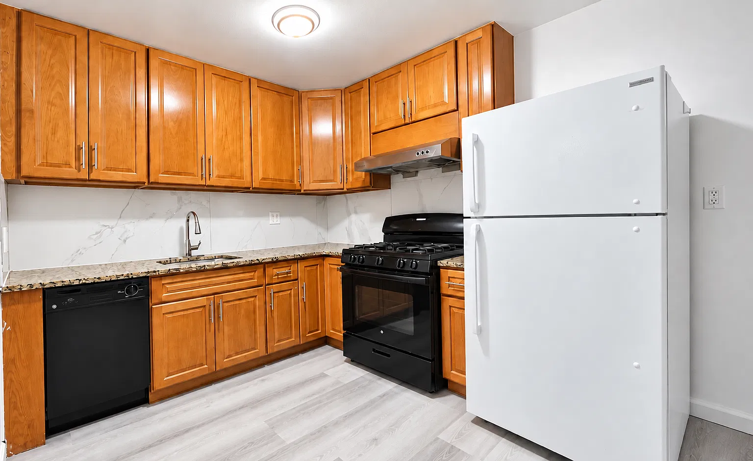 3 bed, 960 sqft, $1,200 — Photo 3