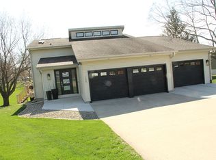 105 Meadow Lane Dr, Montezuma, IA 50171