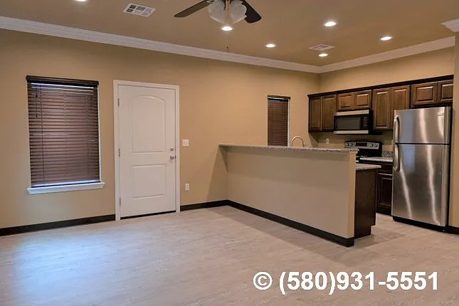 1605 W Arkansas St — Photo 2