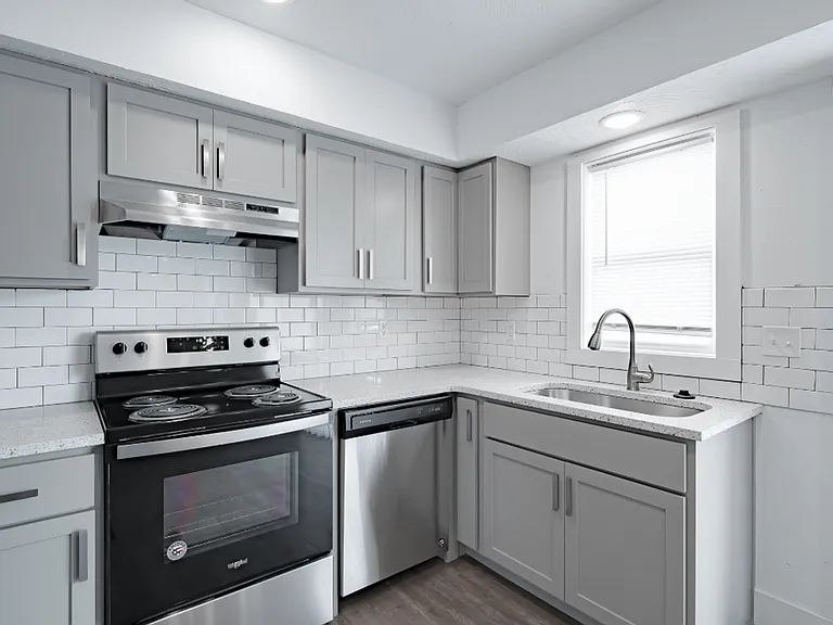 Montclair Point Condominiums — Photo 15