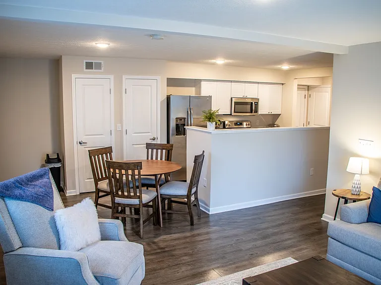 Latham Apartments — Photo 122