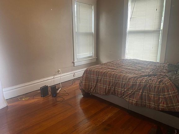 4th image of 3327 Holmes St