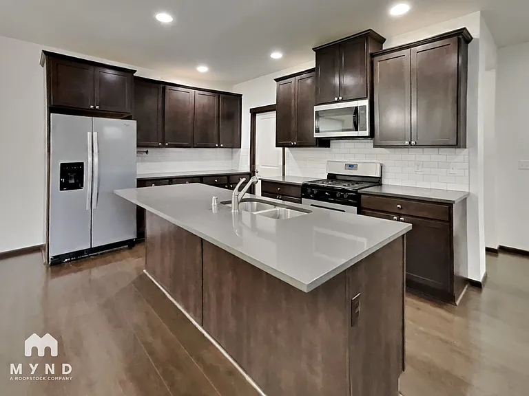 2753 S 124th Ln — Photo 5