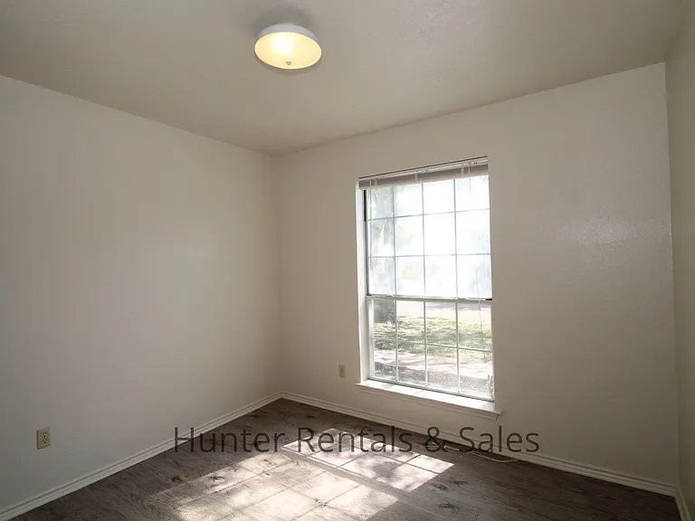 3801 Winchester Dr — Photo 17