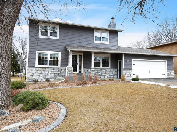 3104 E 33rd St, Sioux Falls, SD 57103