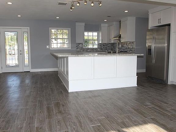 5th image of 9198 Sun Isle Dr NE