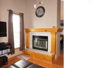 907 Brent Ct, Greenwood, MO 64034