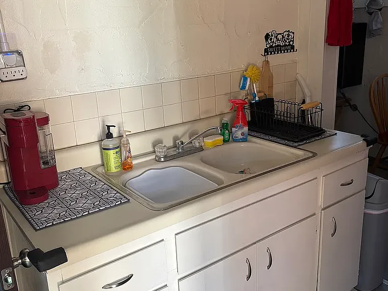 321 Las Palmas Ave #B — Photo 7