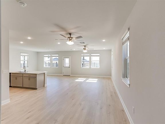 5th image of 1005 Legend Milton Ln
