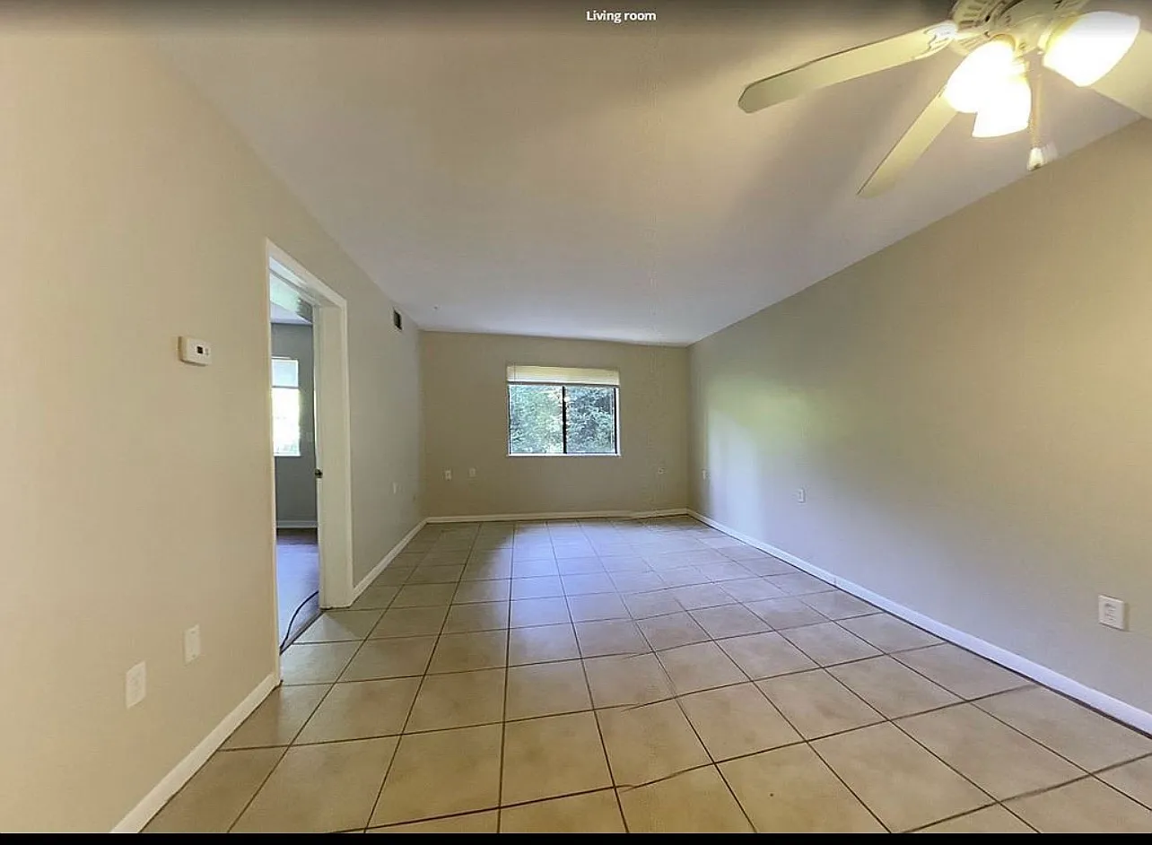 111 SE 16th Ave — Photo 4